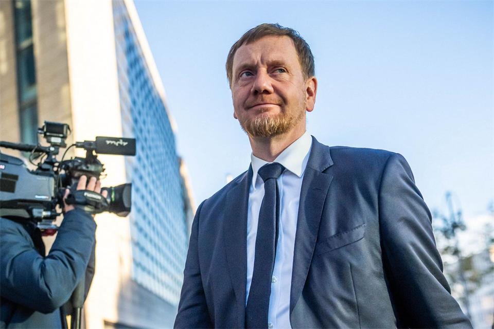 Michael Kretschmer (CDU) hatte sich bereits zuvor kritisch über die Brandmauer zur AfD geäußert. (Archivbild)Michael Kappeler/dpa