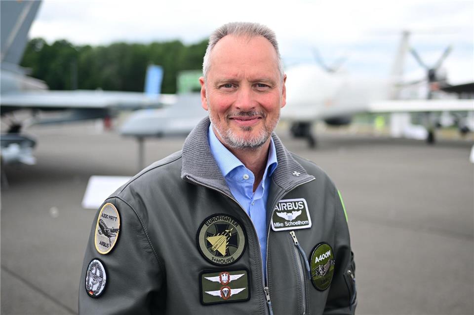 Michael Schöllhorn, Chef von Airbus Defence and Space, will mit seinem Unternehmen auch weiterhin an einem neuen Kampfflugzeug mitarbeiten. Sebastian Christoph Gollnow/dpa