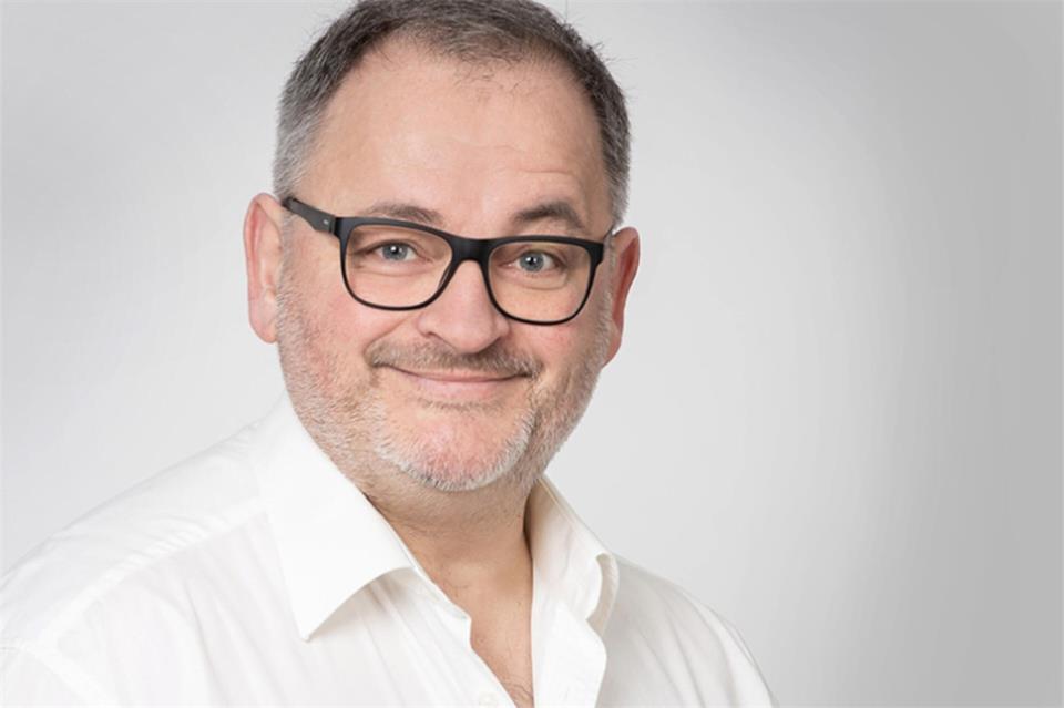 Michael Trischan tritt mit dem Programm Heiter und so weiter in der Burg Ramsdorf.