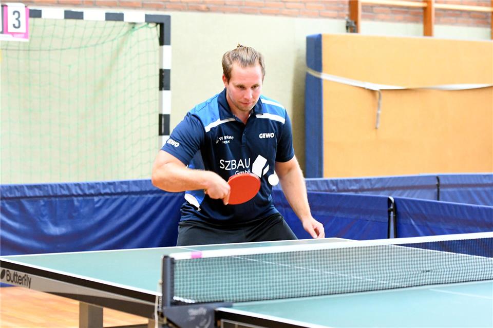 Michel Hinricher siegte im Doppel und Einzel, sein TV Borken aber verlor in Datteln.