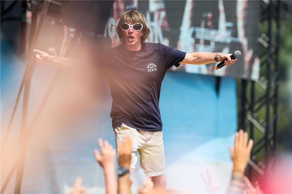 Mickie Krause gab sich beim Festival „Inselfieber“ auch die Ehre.Christoph Reichwein/dpa