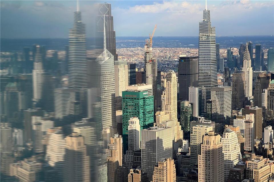 Teure beste Aussicht - New Yorks Wolkenkratzer im Wettbewerb Midtown-Wolkenkratzer aus luftiger Höhe.Benno Schwinghammer/dpa