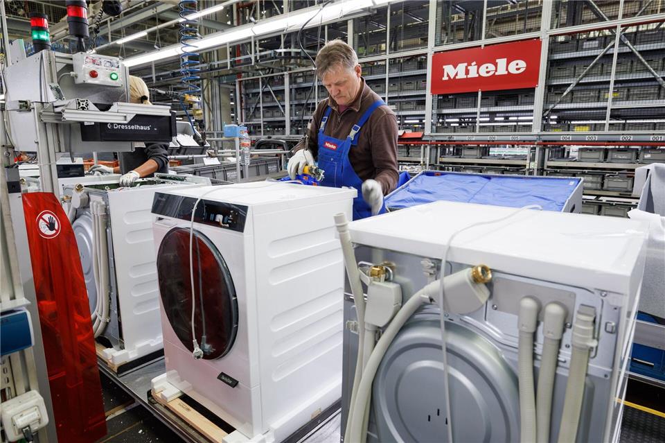 Miele mit der Zentrale in Gütersloh hat die Zahl der verkauften Produkte leicht gesteigert. (Archivbild) Friso Gentsch/dpa