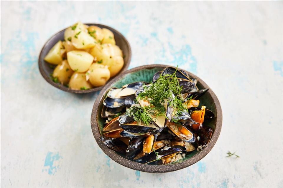 Miesmuscheln in Meerrettich-Sahnesoße: Schalotten, Weißwein und Dill verleihen dem Gericht eine feine nordische Note.David Loftus/MSC/dpa-tmn