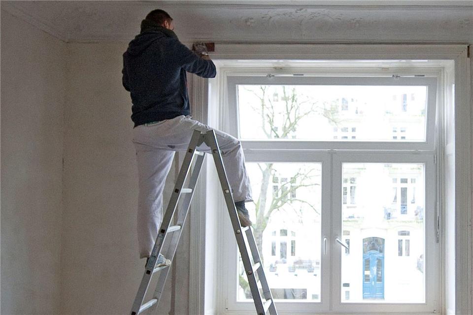 Mietwohnungen werden immer wieder renoviert - so auch bei der hessischen Wohnungsgesellschaft Nassauische Heimstätte. (Symbolfoto) Axel Heimken/dpa