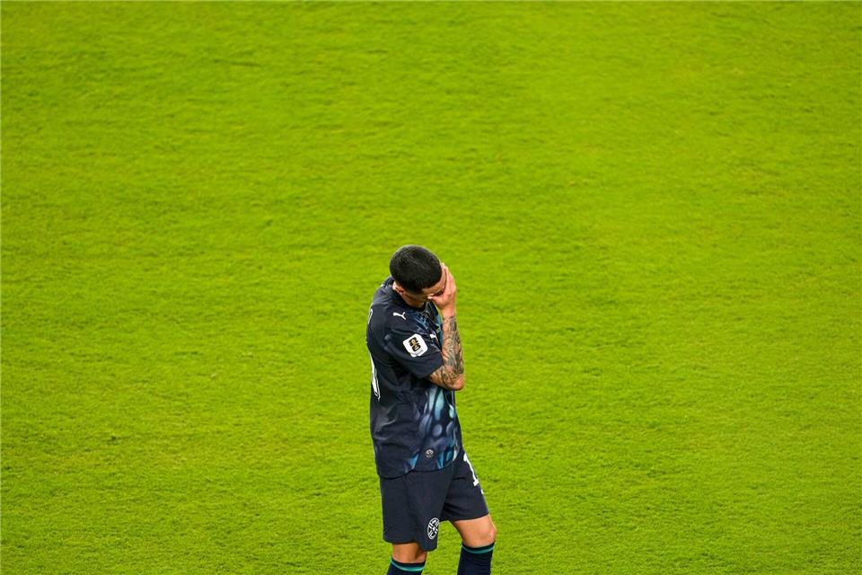Miguel Almirón erlebte die zweite Hälfte nicht mehr auf dem Platz.Jeff Chiu/AP/dpa