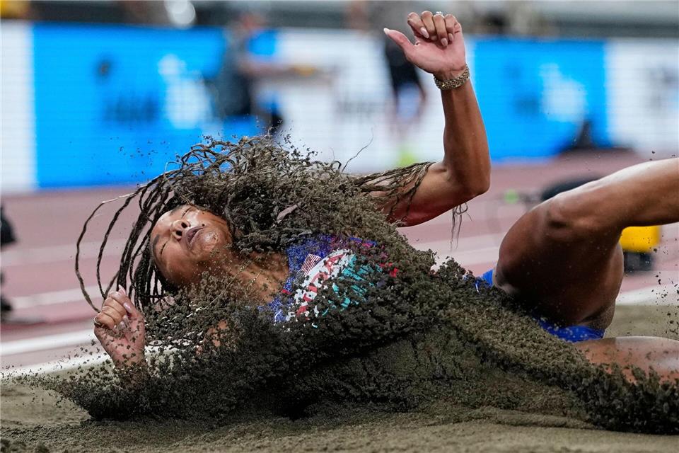 Mihambo bejubelt WM-Silber - Bolt feiert Jamaika-Triumph Mihambo-Konkurrentin Tara Davis-Woodhall überzeugt bei der WM.Ashley Landis/AP/dpa
