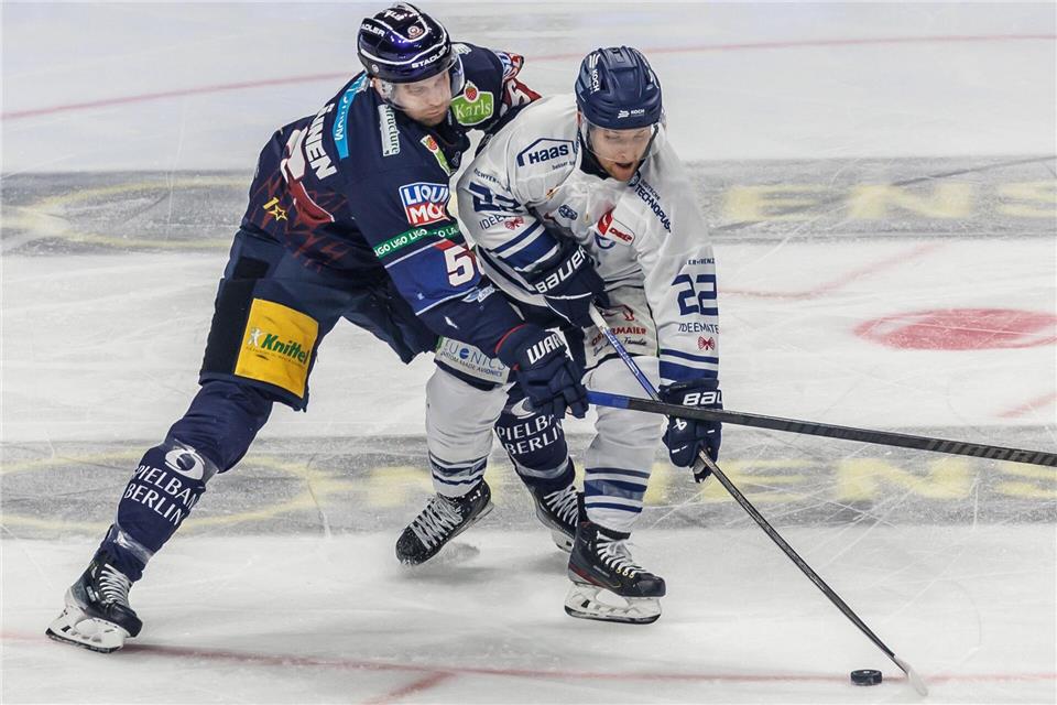 Mike Connolly (r) beendet im Sommer seine Karriere. (Archivbild)Andreas Gora/dpa