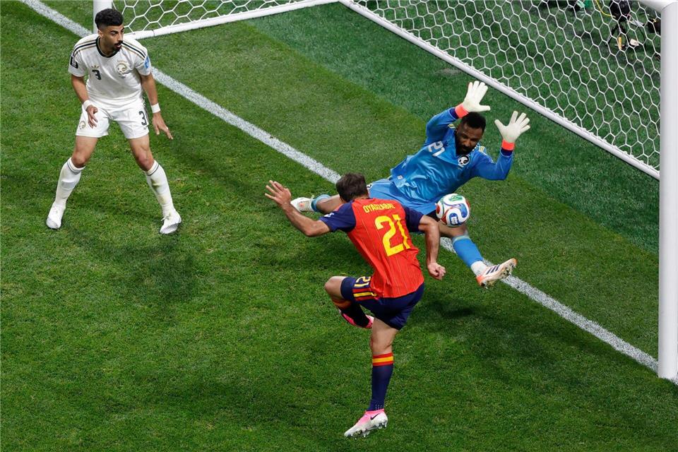 Mikel Oyarzabal erzielt sein zweites Tor.Butch Dill/AP/dpa