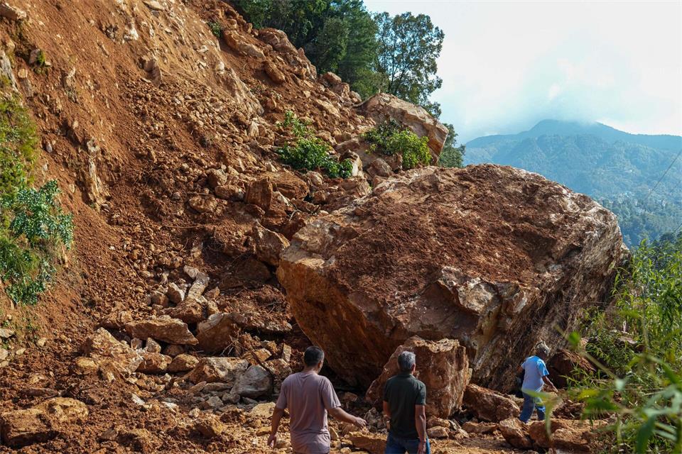 Mindestens 34 Menschen starben bislang in Nepal.Ap Tolang/Nexpher via ZUMA Press Wire/dpa
