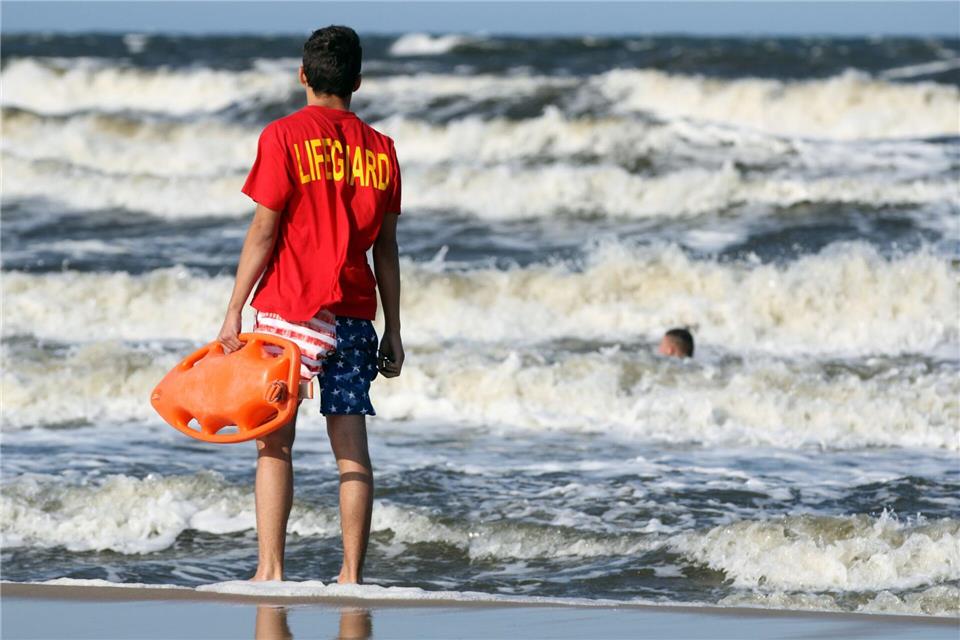 Mindestens 43 Menschen sind im vergangenen Jahr bei Badeunfällen gestorben - 5 weniger als 2024. (Symbolbild)Tilo Wallrodt/dpa-Zentralbild/dpa