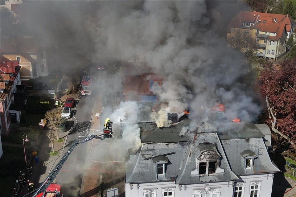 Mindestens zwei Millionen Euro Sachschaden sind die Folge eines Wohnhausbrandes in Sondershausen. (Archivbild)Silvio Dietzel/dpa-Zentralbild/dpa