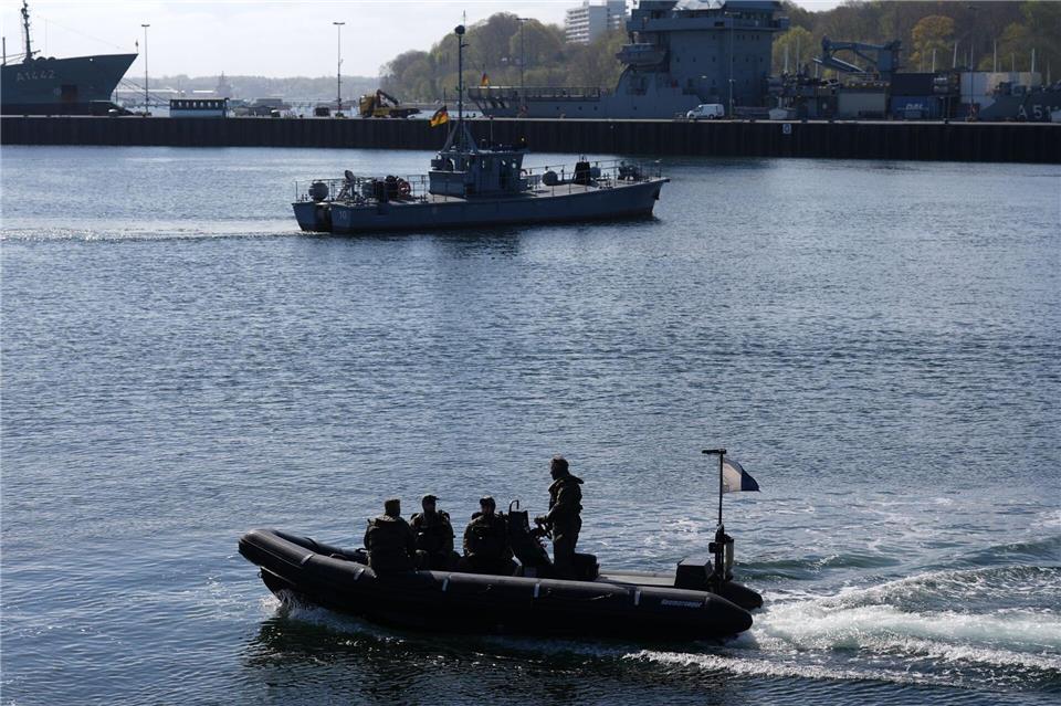 Minentaucher der Bundeswehr in einem Schlachboot (Archivbild)Marcus Brandt/dpa