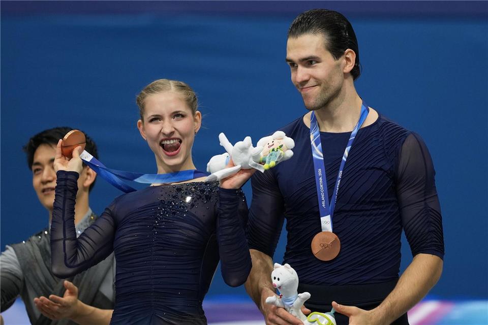 Minerva Hase (l) und Nikita Volodin (r) freuten sich über Bronze.Stephanie Scarbrough/AP/dpa