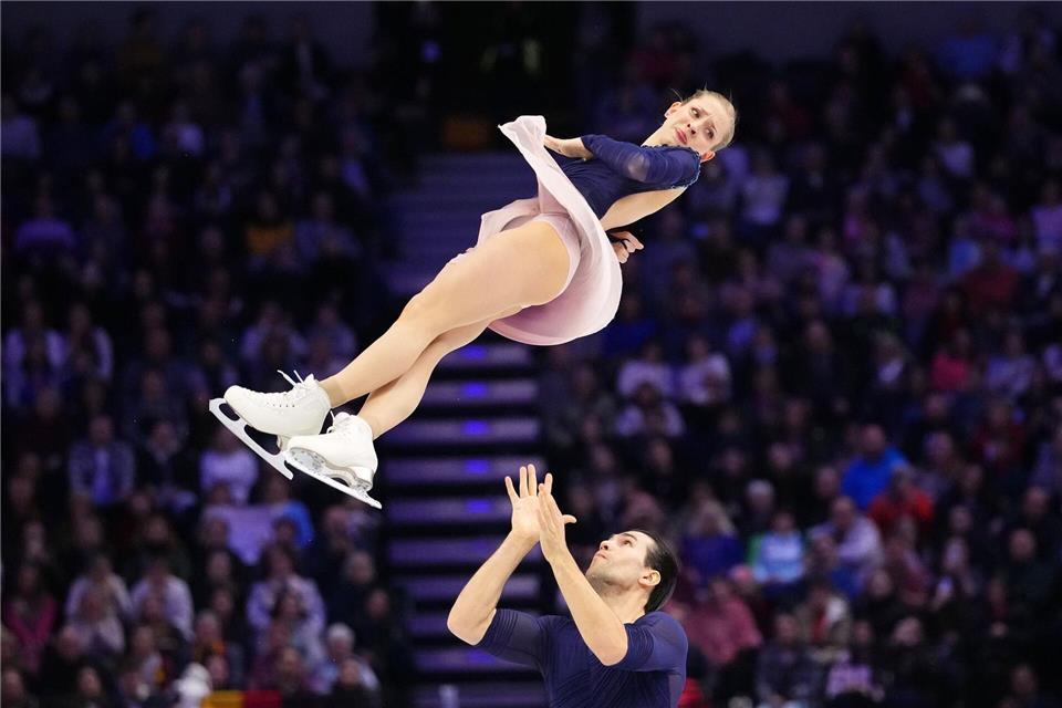 Minerva Hase und Nikita Volodin begeisterten das Publikum in der Prager Arena.Petr David Josek/AP/dpa