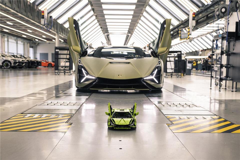 Mini-Me: Lizenzen etwa von Filmen oder auch von Autoherstellern wie Lamborghini sind ein großes Thema in der Klemmbaustein-Welt.Lamborghini/dpa-tmn