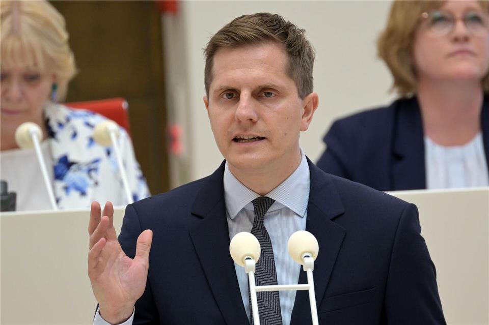 Minister Grimm hat in seiner Rede die Männer in Brandenburg angesprochen. Michael Bahlo/dpa