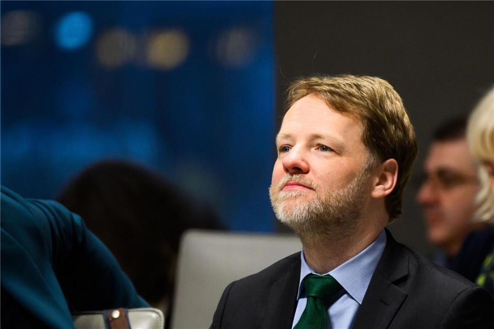 Minister Heere greift in die Steuerdebatte ein und warnt vor überzogenen Erwartungen beim Bürgergeld. (Archivbild)Julian Stratenschulte/dpa