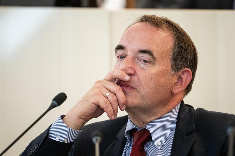 Minister Lorz: „Unsere Wirtschaft leidet seit über sechs Jahren an einer anhaltenden Wachstumsschwäche.“Hannes P. Albert/dpa