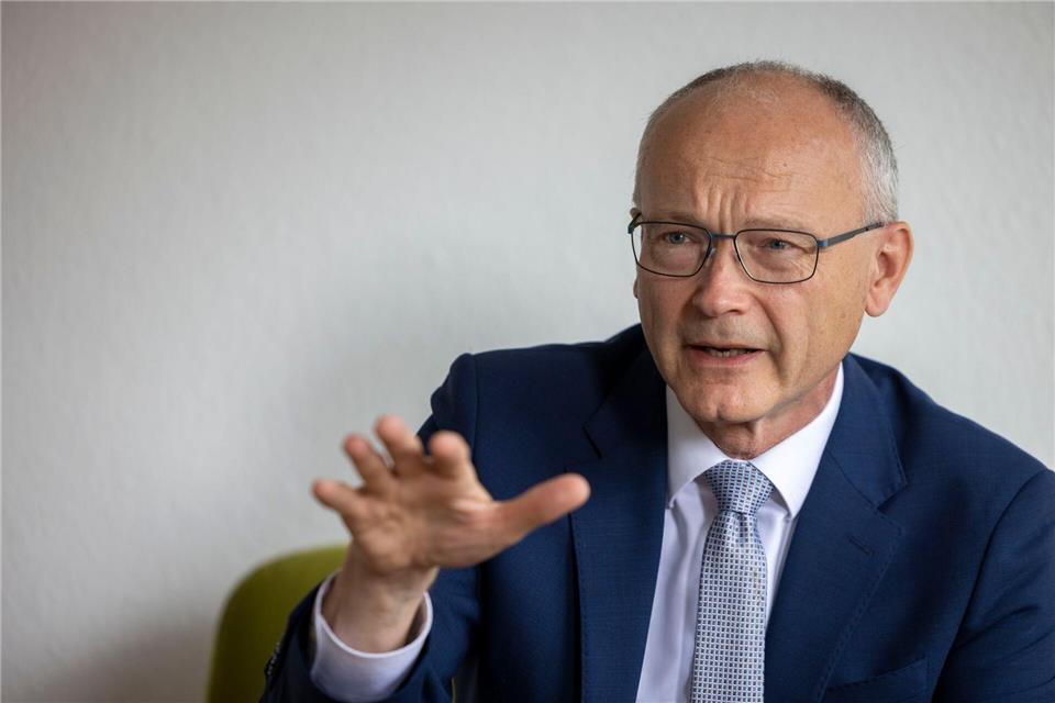 Minister Martin will den Rheinland-Pfälzern vermitteln, was im Vollzug alles passiert. Helmut Fricke/dpa