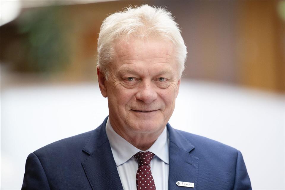 Minister Rainer: „Gut, dass Veggie-Schnitzel-Verbot vom Tisch ist.“ (Archivbild) Sebastian Gollnow/dpa