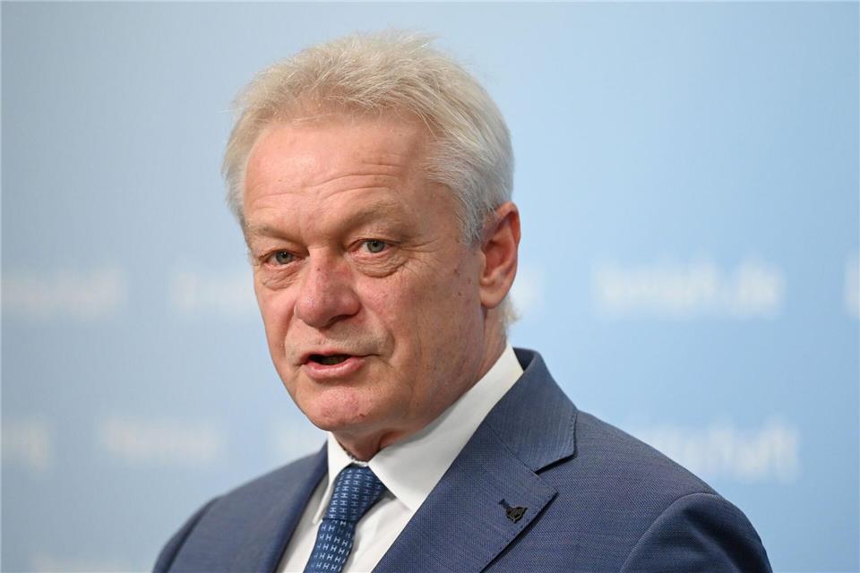 Minister Rainer: Verpflichtende Videoüberwachung für bestimmte BetriebeElisa Schu/dpa