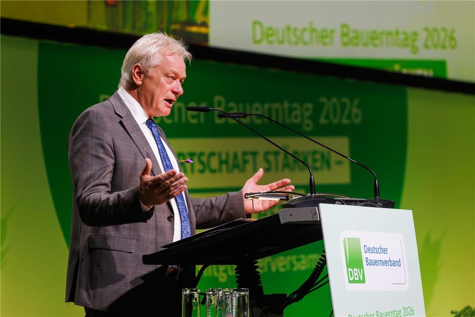 Minister Rainer will weitere Hilfen wegen hoher Düngemittelpreise prüfen.Philipp von Ditfurth/dpa