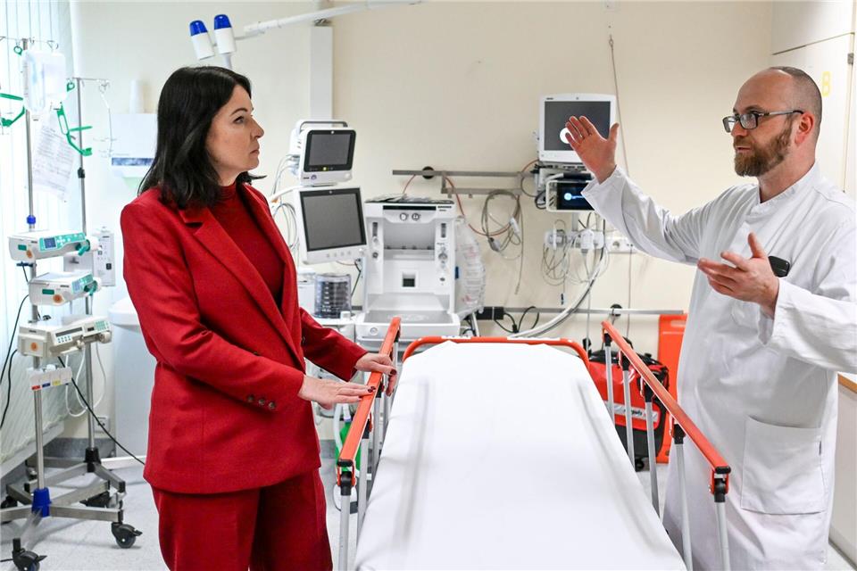 Ministerin Britta Müller (BSW) sieht im ländlichen Raum große Herausforderungen bei der medizinischen Versorgung.Jens Kalaene/dpa