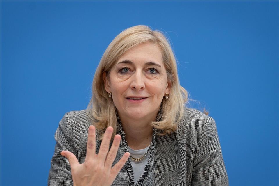 Ministerin Warken will Beitragserhöhungen abwenden. (Archivbild)Soeren Stache/dpa