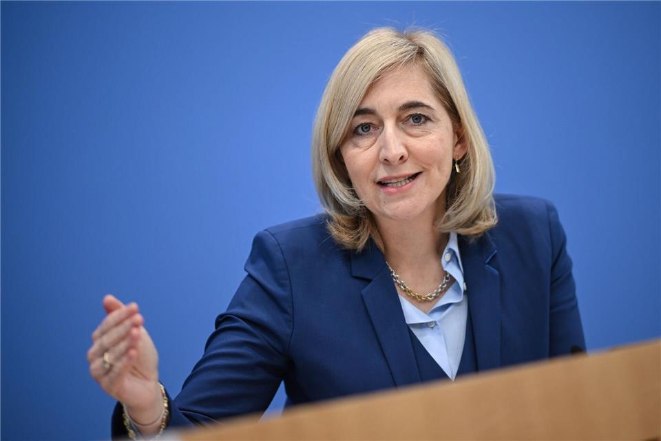 Ministerin Warken will bei Einsparungen „alle Bereiche mit ins Boot“ holen.Britta Pedersen/dpa