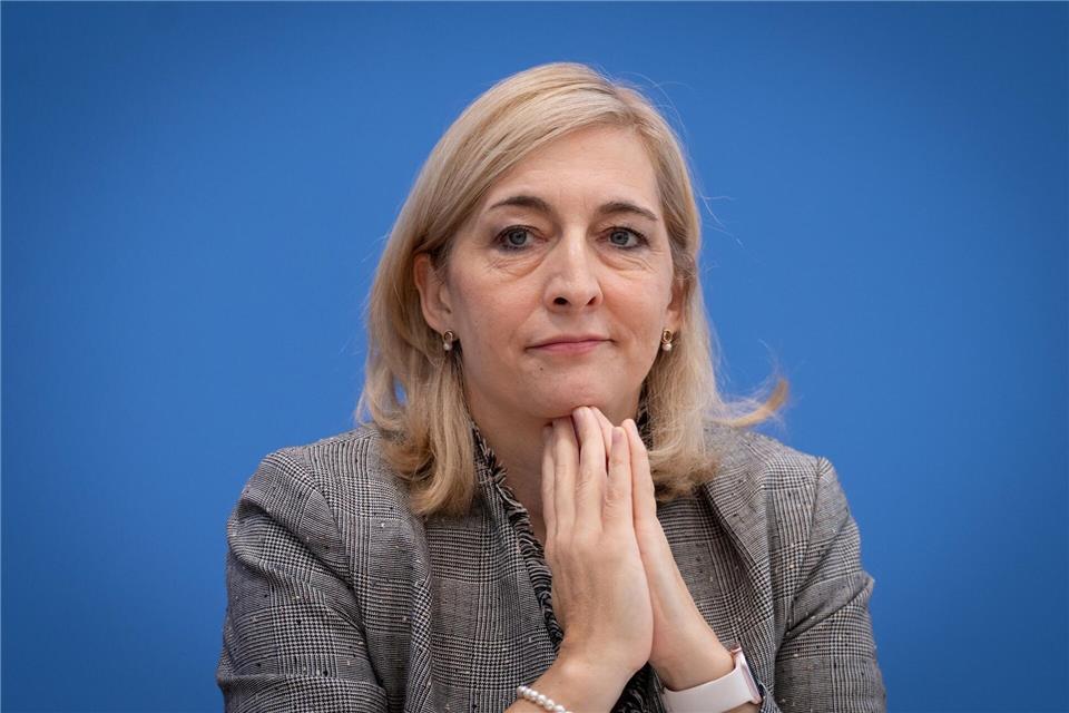 Angriff aus der CSU auf Sparplan der Gesundheitsministerin Ministerin Warken will jetzt vor allem bei den Klinik-Vergütungen sparen. (Archivbild)Soeren Stache/dpa