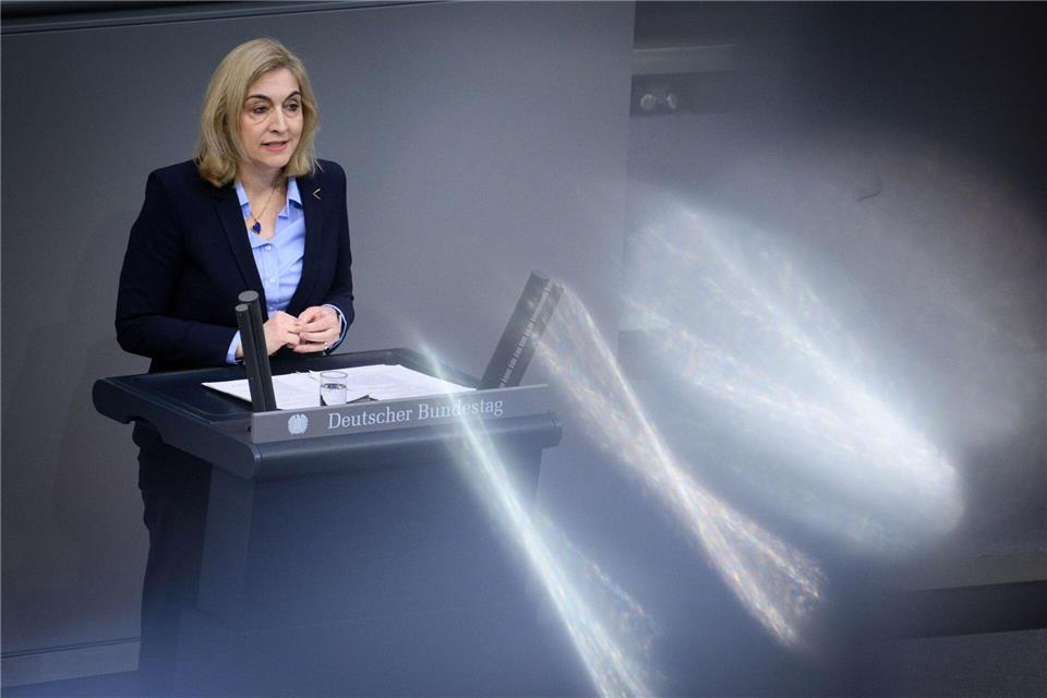 Ministerin Warken wirbt für ihre Sparvorschläge und erntet breite Proteste. (Archivbild) Bernd von Jutrczenka/dpa