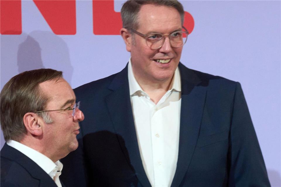 Ministerpräsident Alexander Schweitzer (SPD) ist dankbar über für die guten Nachrichten für den Bundeswehrstandort Koblenz.Thomas Frey/dpa