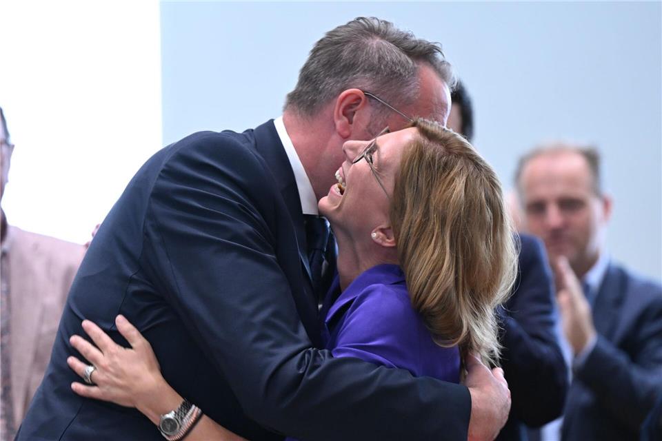 Ministerpräsident Alexander Schweitzer und Parteichefin Sabine Bätzing-Lichtenthäler kandidieren auf den ersten beiden Plätzen der Liste für die Landtagswahl im März. (Archivbild) Arne Dedert/dpa/POOL/dpa