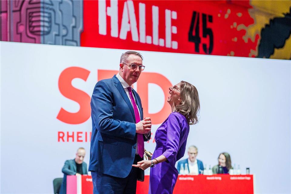 Ministerpräsident Alexander Schweitzer und Parteichefin Sabine Bätzing-Lichtenthäler wollen die SPD in den Wahlkampf führen.Andreas Arnold/dpa