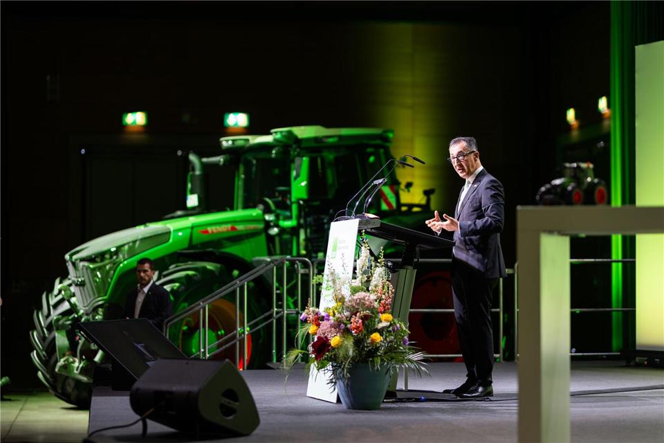 Ministerpräsident Cem Özdemir spricht beim Deutschen Bauerntag.Philipp von Ditfurth/dpa