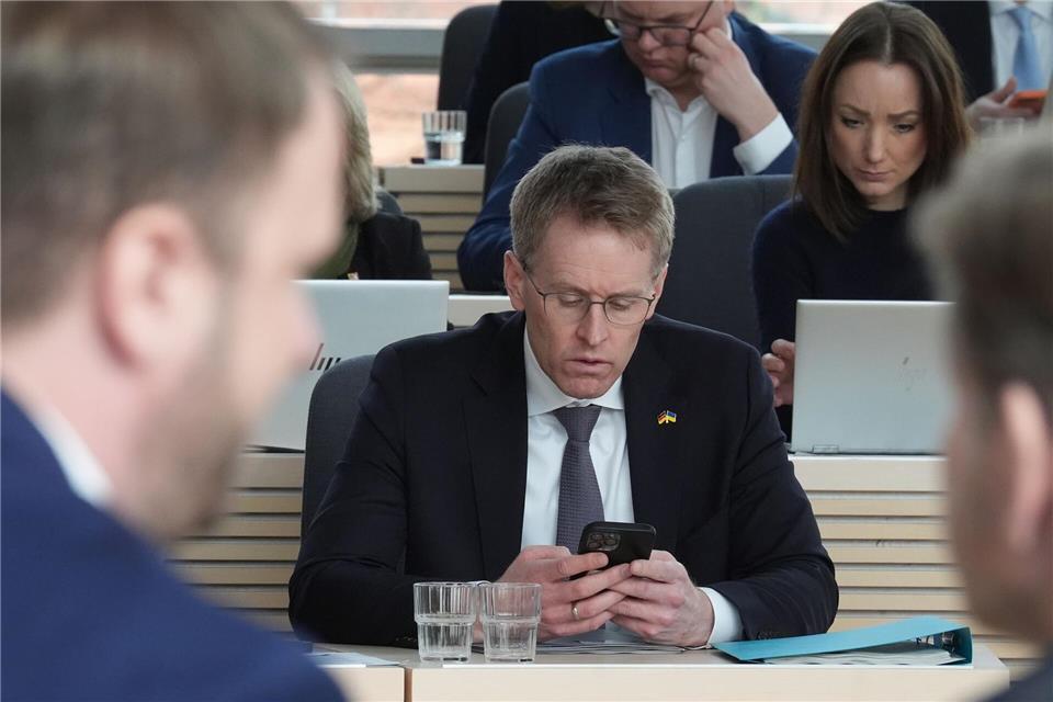 Ministerpräsident Daniel Günther (CDU) ist für Rückholaktionen deutscher Touristen aus Nahost. (Archivbild)Marcus Brandt/dpa