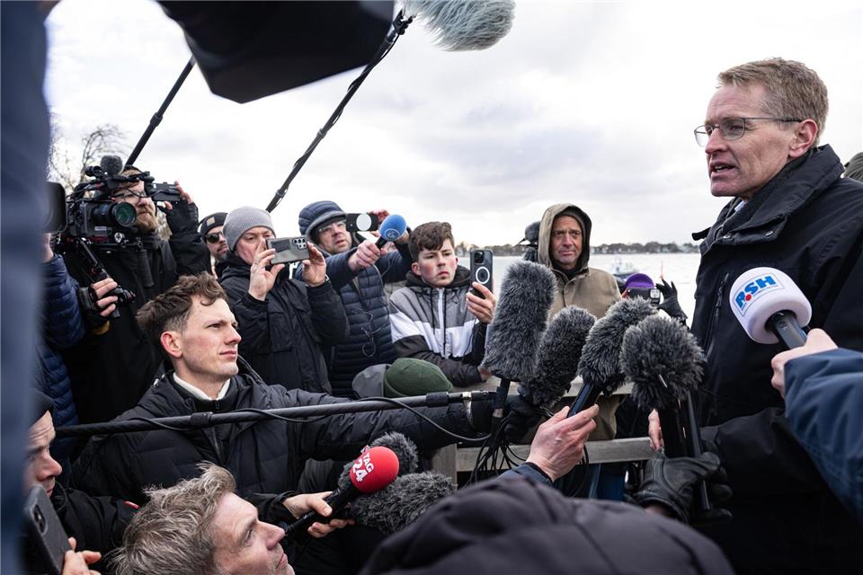 Ministerpräsident Daniel Günther (CDU) machte sich am Donnerstag selbst ein Bild vor Ort.Ulrich Perrey/dpa