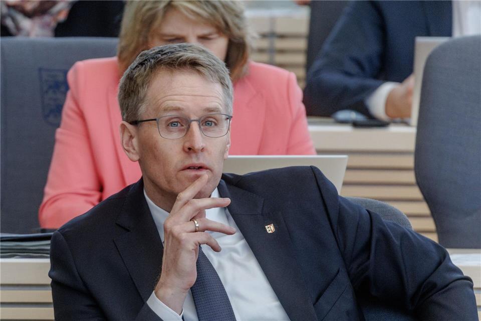 Ministerpräsident Daniel Günther (CDU) will mit Bundeswirtschaftsministerin Katherina Reiche (CDU) auch über die Häfen sprechen. (Archivbild)Markus Scholz/dpa