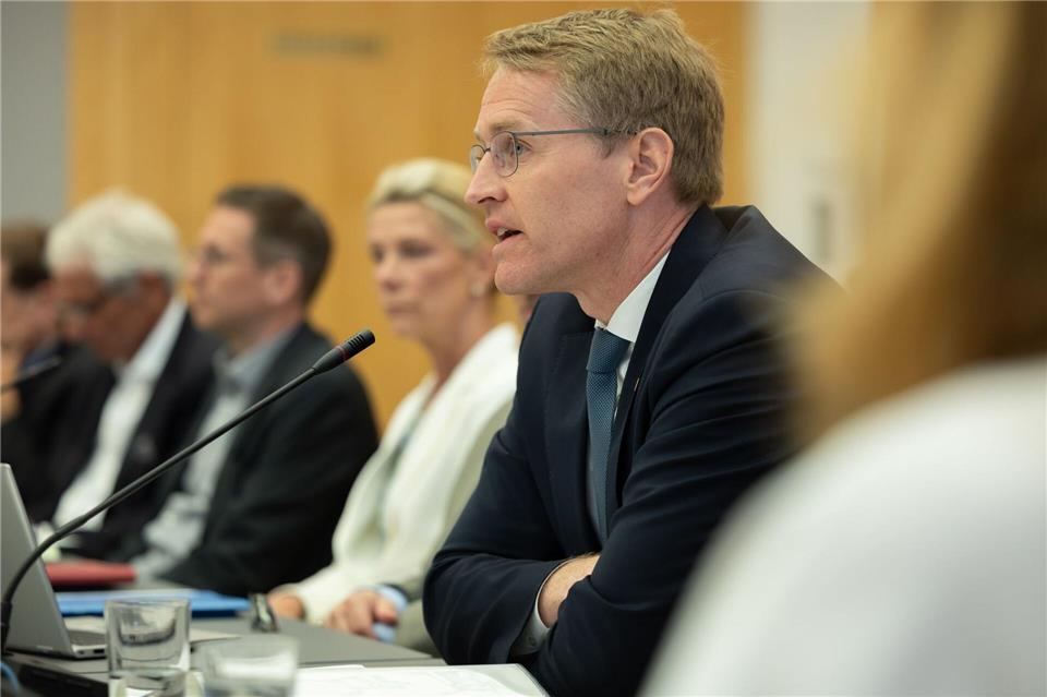 Ministerpräsident Daniel Günther verteidigt das Vorgehen der Landesregierung im Fall Northvolt.Ulrich Perrey/dpa