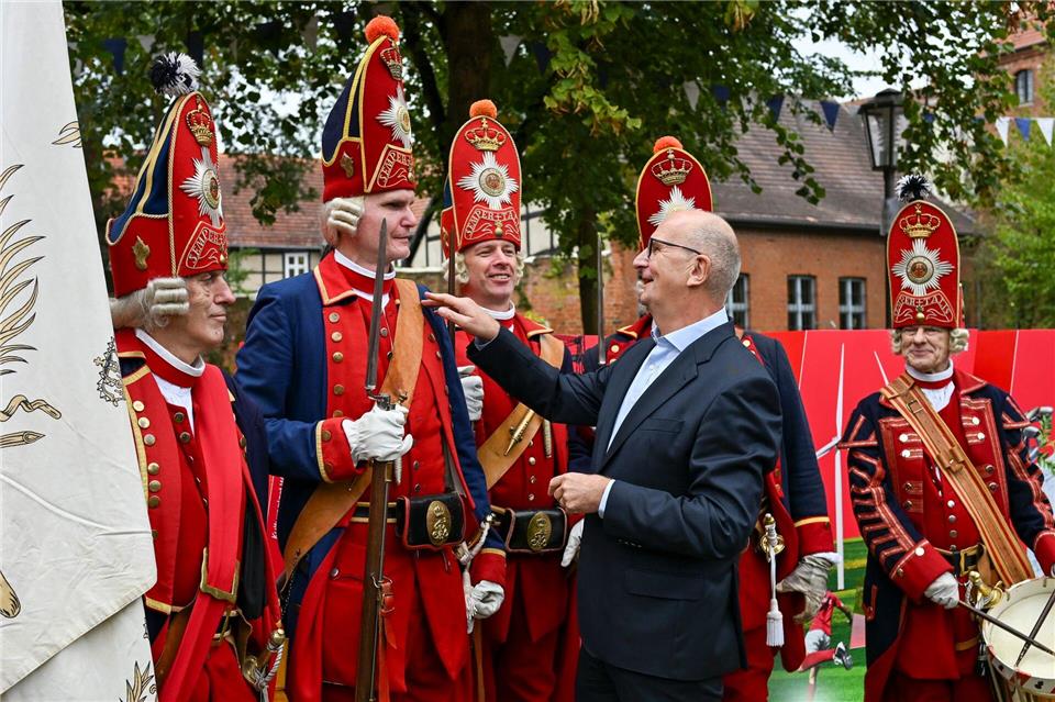Ministerpräsident Dietmar Woidke (SPD) hat den Brandenburg-Tag 2025 in Perleberg offiziell eröffnet.  Jens Kalaene/dpa