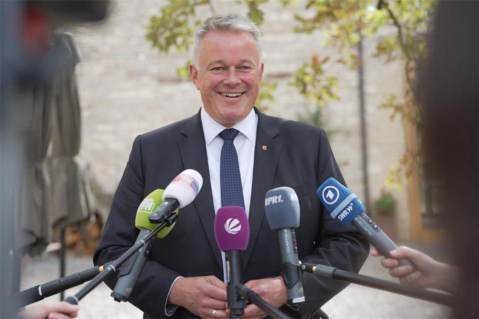 Ministerpräsident Gordon Schnieder (CDU) will sich daran messen lassen, Probleme zu lösen. Andreas Arnold/dpa