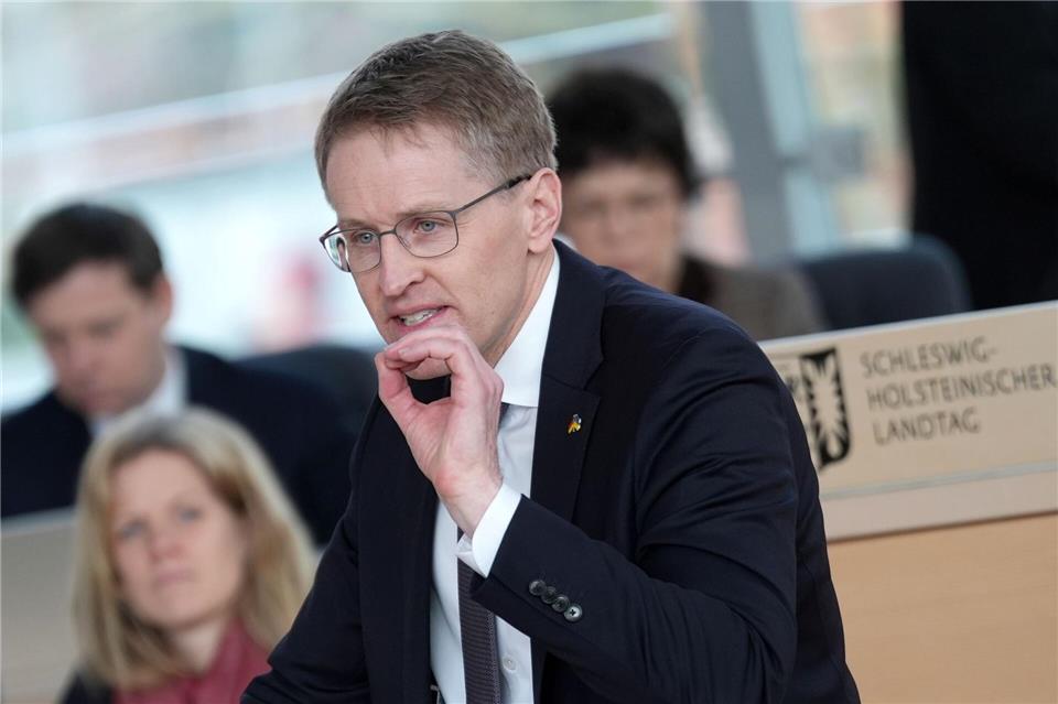 Ministerpräsident Günther lobt den Einsatz der Landesregierung für Kinder und Bildung.Marcus Brandt/dpa