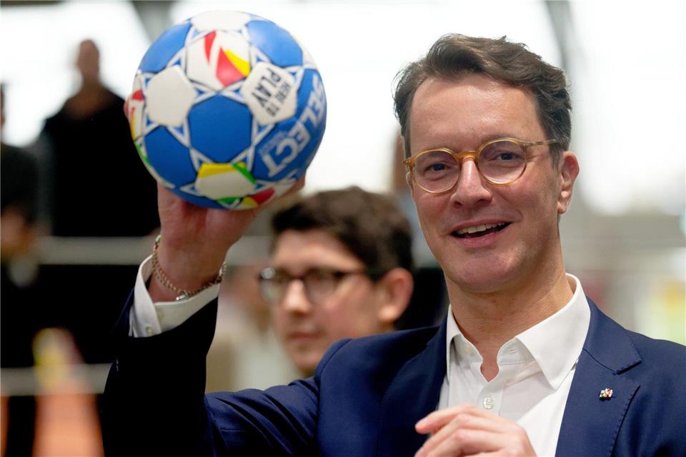 Ministerpräsident Hendrik Wüst (CDU) bei der Vorstellung des aktualisierten Olympia-Konzepts (Archivbild)Henning Kaiser/dpa