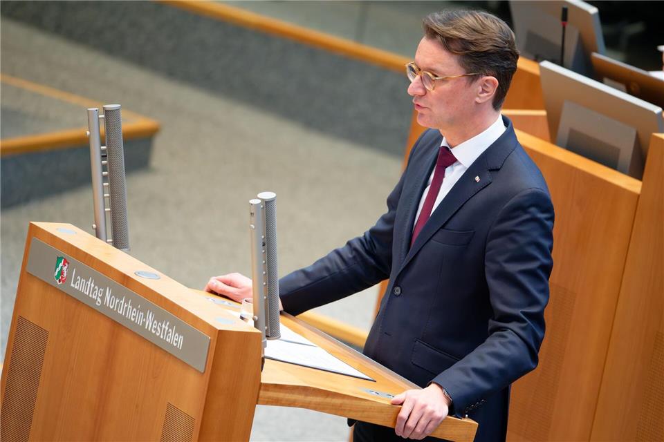Ministerpräsident Hendrik Wüst (CDU) bei einer Rede im Landtag (Archivfoto)Henning Kaiser/dpa