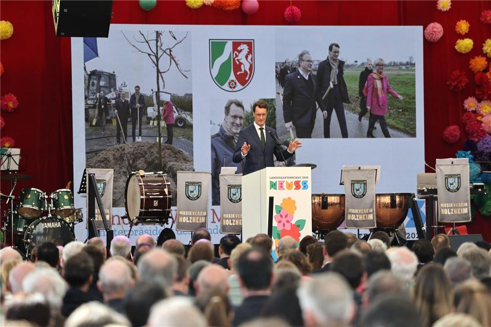 Ministerpräsident Hendrik Wüst (CDU) bei seiner Rede zur Eröffnung der Landesgartenschau. Oliver Berg/dpa