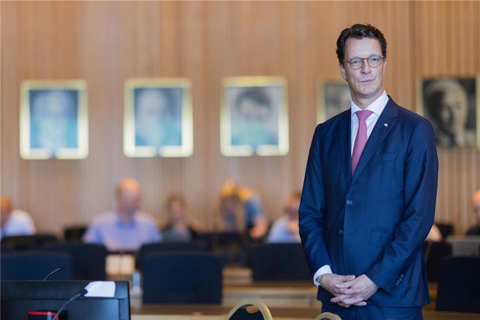 Ministerpräsident Hendrik Wüst (CDU) kommt in den U-Ausschuss.Rolf Vennenbernd/dpa