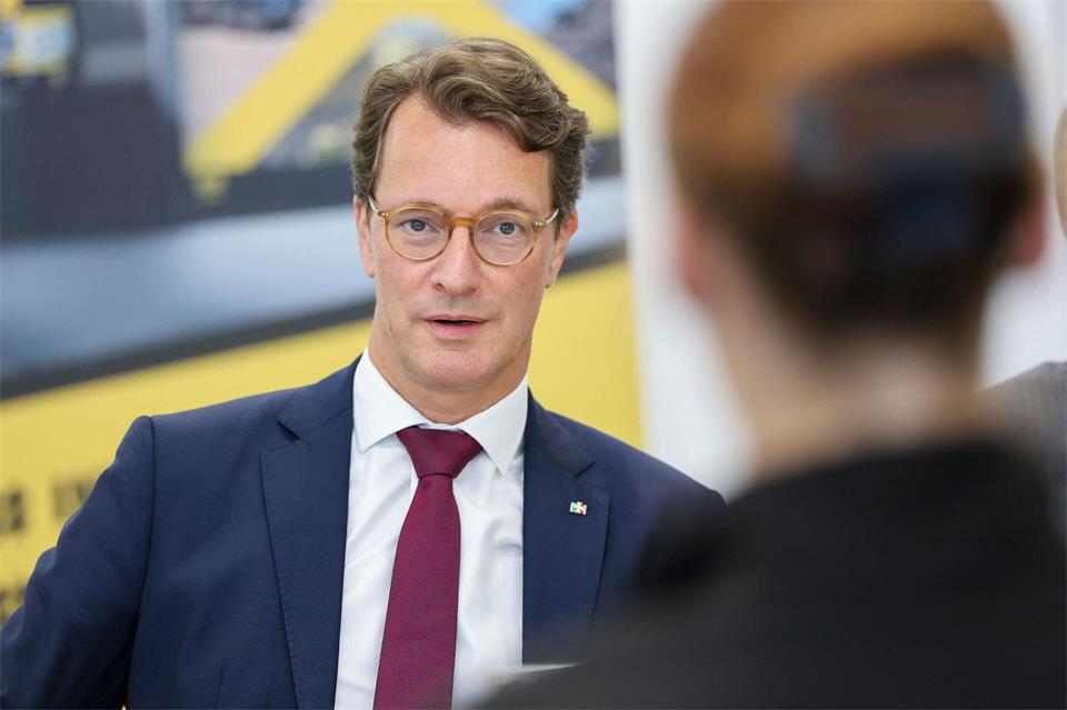 Ministerpräsident Hendrik Wüst unterstützt den CDU-Wahlkampf in Sachsen-Anhalt. Jan Woitas/dpa