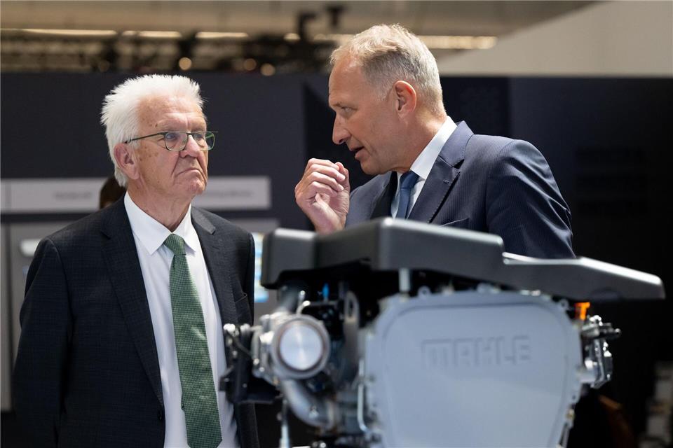 Ministerpräsident Kretschmann will der Autoindustrie mehr Flexibilität geben. (Archivbild)Sven Hoppe/dpa