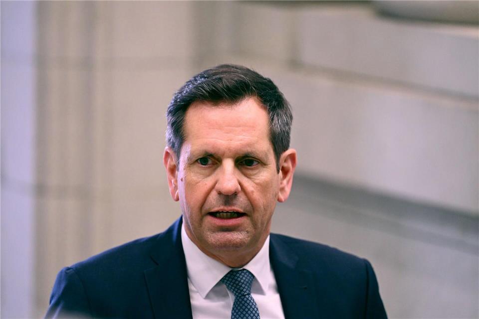 Ministerpräsident Lies dringt auf mehr Jugendschutz in sozialen Medien. Soeren Stache/dpa